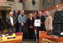 Wayne and Virginia Halley, builders of 53 Battery Road, Mayor Dennis O'Keefe and Councillor Sandy Hickman with Heritage Award 2015