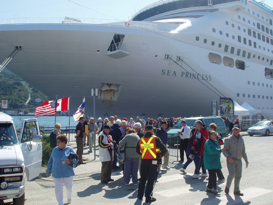 Sea Princess Passengers arriving downtown