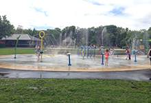 kids playing in the splash pad at Bannerman Park