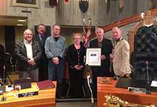 Wayne and Virginia Halley, builders of 53 Battery Road, Mayor Dennis O'Keefe and Councillor Sandy Hickman with Heritage Award 2015